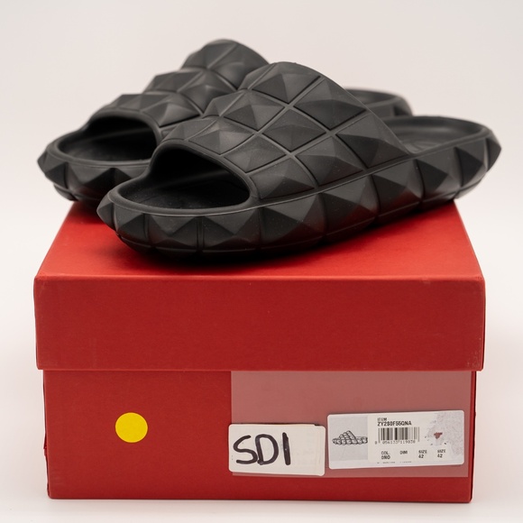 size 42 eu 9 us Valentino Garavani Roman Stud Turtle Black Rubber Slide Sandals